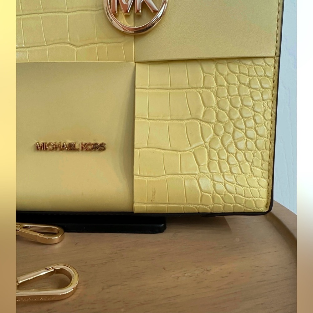 MICHAEL KORS ~ Yellow Leather Croc-Embossed Handbag/Crossbody Bag w/Scarf - Picture 4 of 11